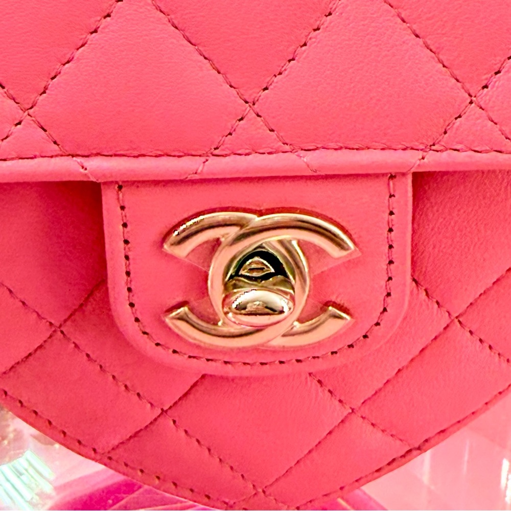 NEW Chanel Pink Heart Vanity Bag 22S Collection Lambskin Authentic Luxury Purse - Picture 4 of 10